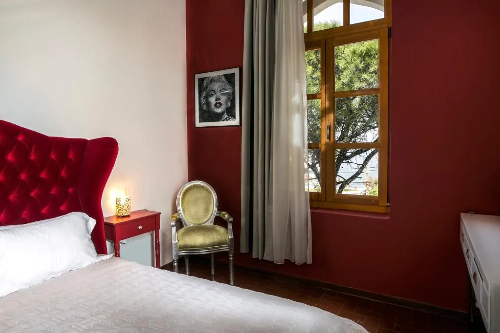A for Art Hotel: another view