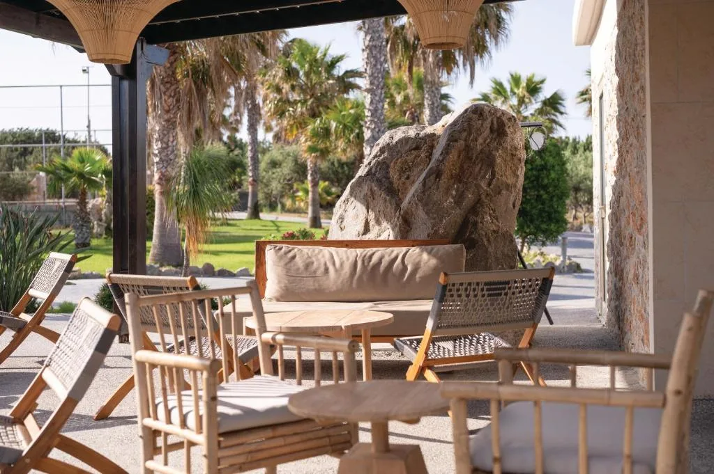 Achilleas Beach Hotel: another view