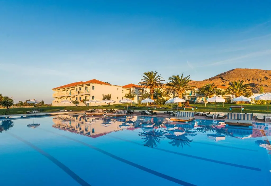 Aeolian Beach Resort: another view