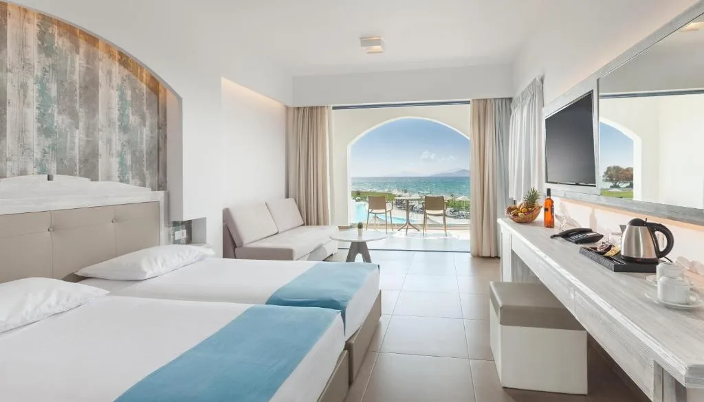 The Aeolos Beach Hotel: another view