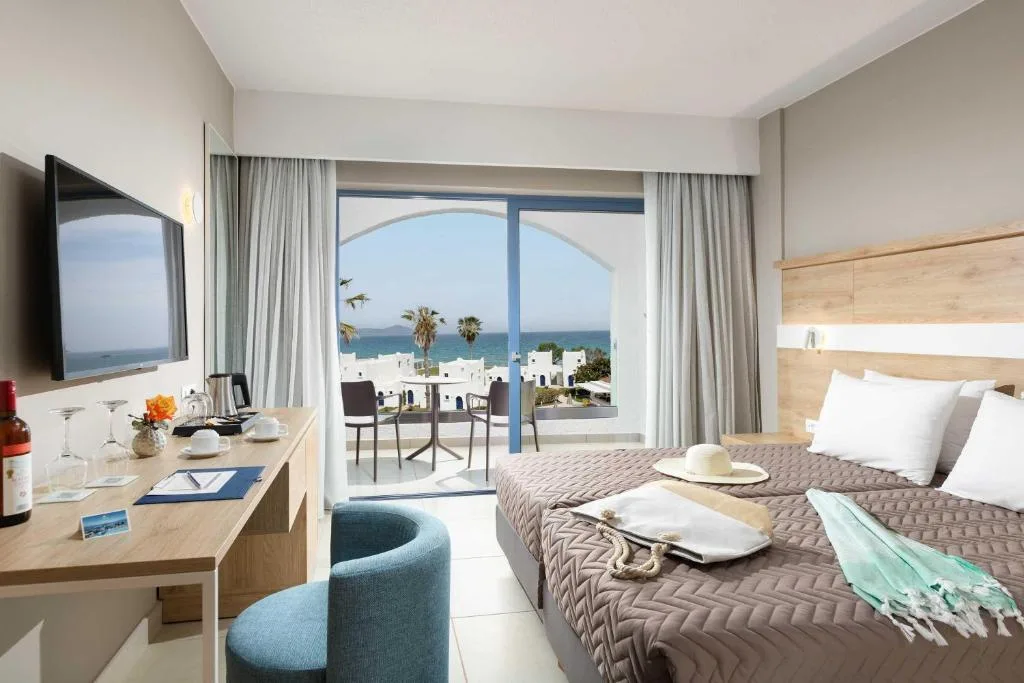 The Aeolos Beach Hotel: another view