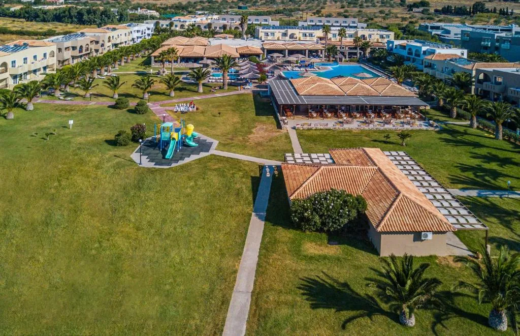 Akti Beach Club: another view