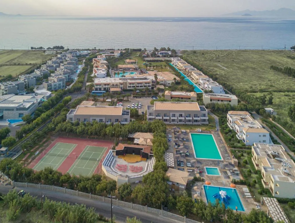 Akti Beach Club: another view