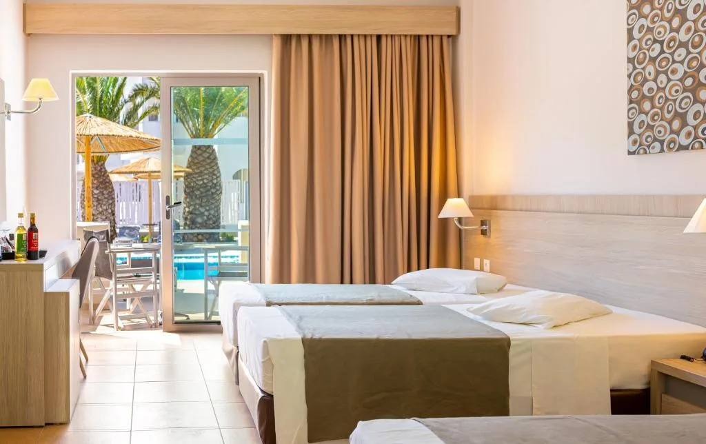 Akti Beach Club: another view