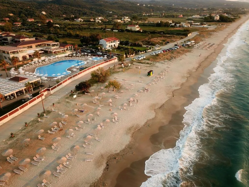 Almyros Beach Resort & Spa: another view