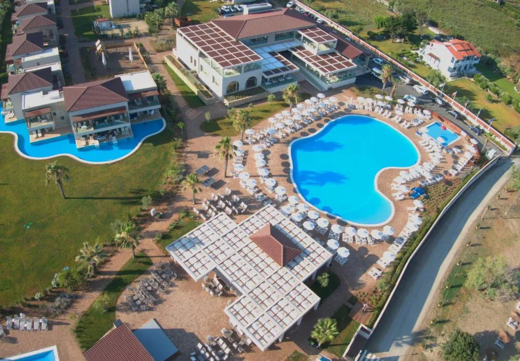Almyros Beach Resort & Spa: another view