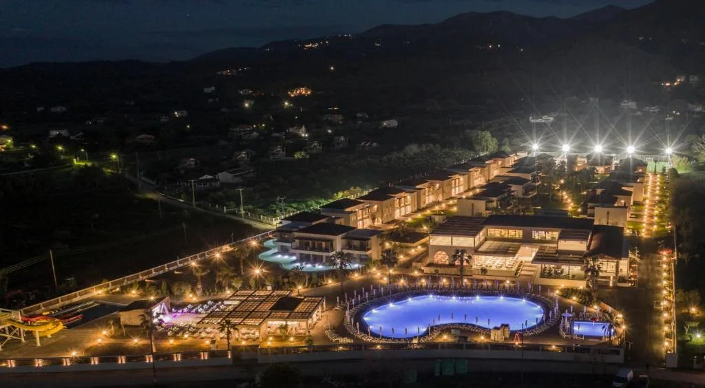Almyros Beach Resort & Spa: another view