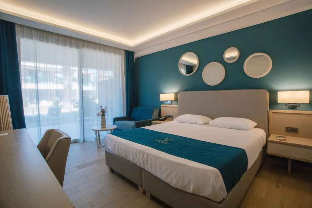 Almyros Beach Resort & Spa: another view