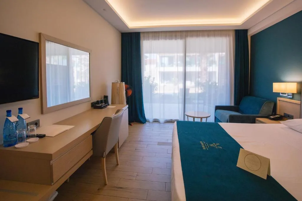 Almyros Beach Resort & Spa: another view
