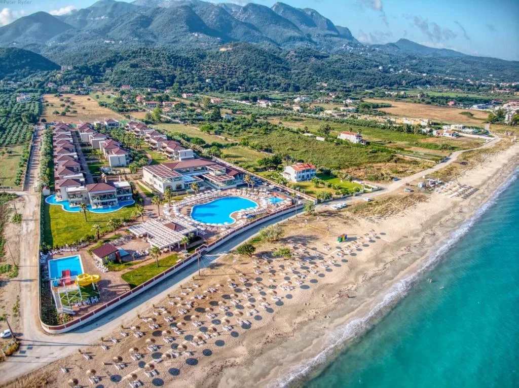 Almyros Beach Resort & Spa: another view