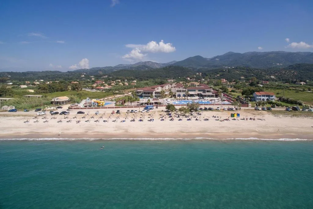 Almyros Beach Resort & Spa: another view