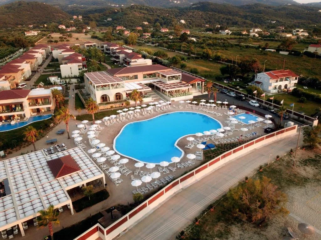 Almyros Beach Resort & Spa: another view