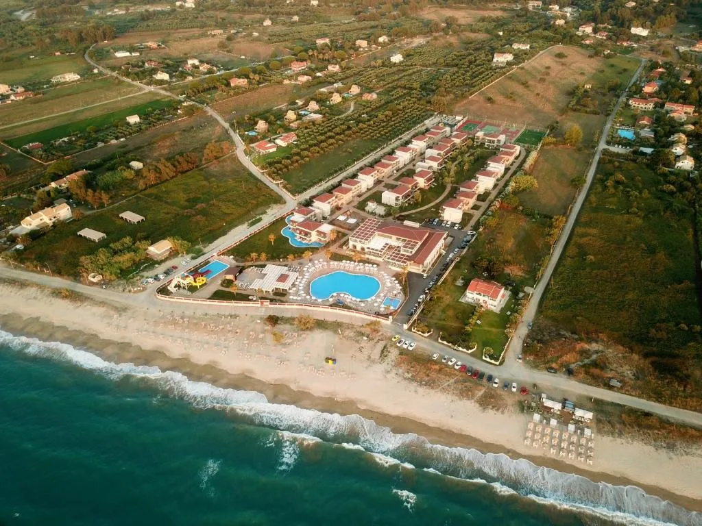Almyros Beach Resort & Spa: another view