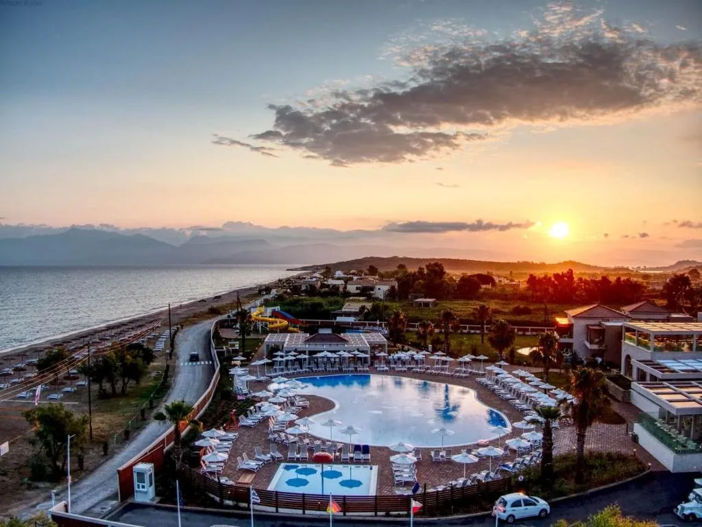 Almyros Beach Resort & Spa: another view
