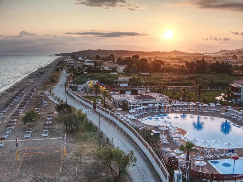 Almyros Beach Resort & Spa: another view