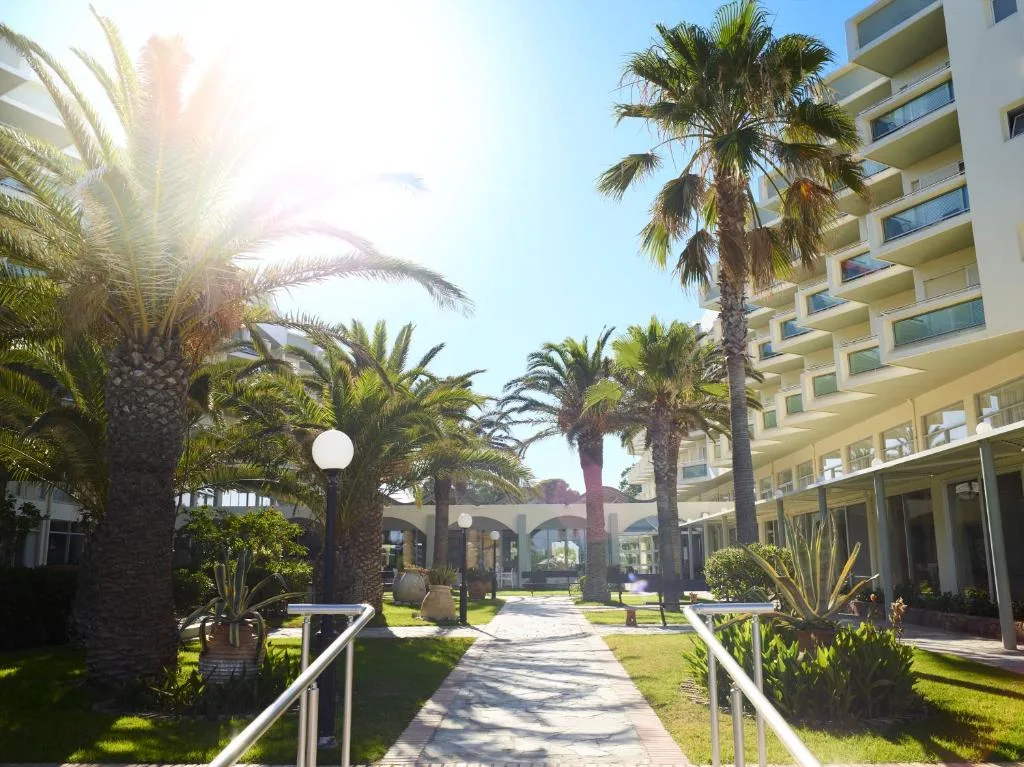 Apollo Beach: another view