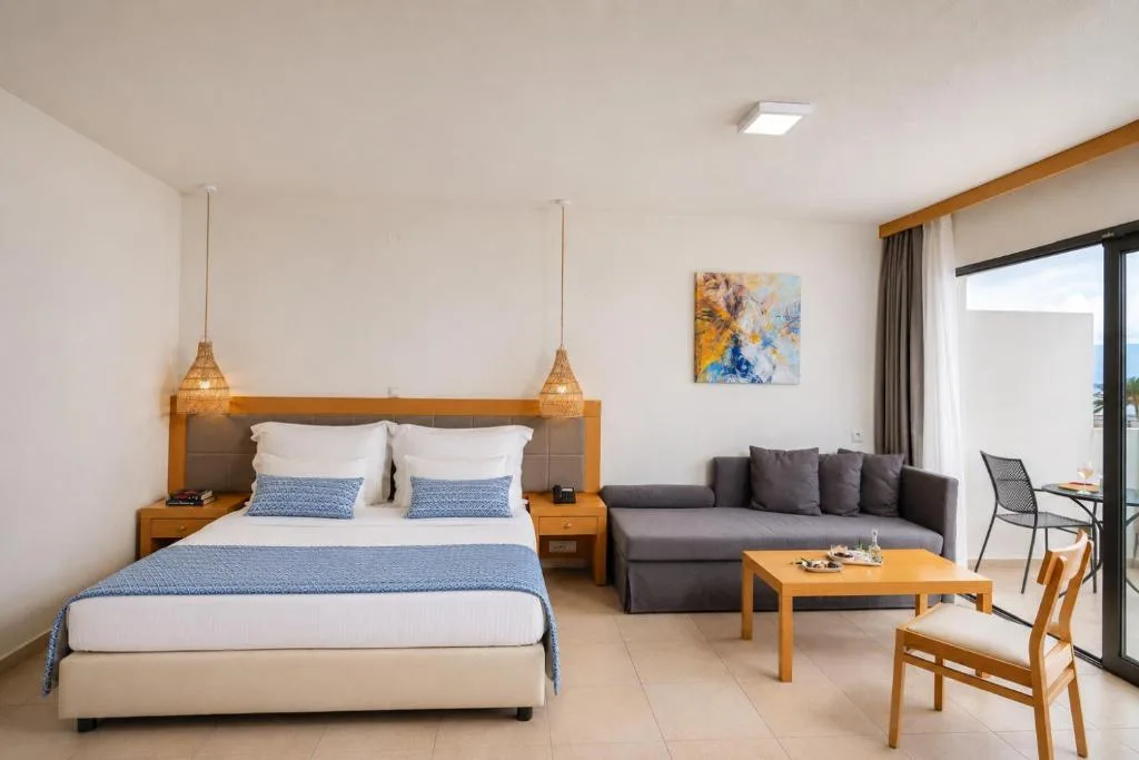 Ariadne Beach: another view
