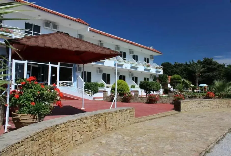 Asterias Bay Hotel: another view