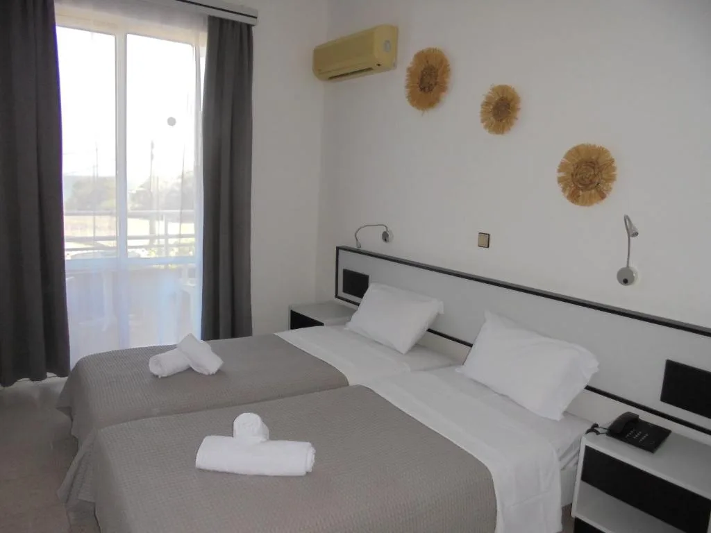 Asterias Bay Hotel: another view