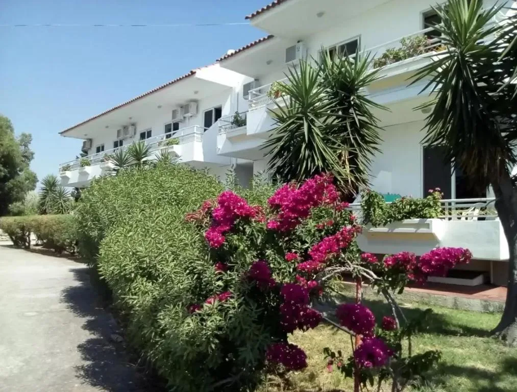 Asterias Bay Hotel: another view