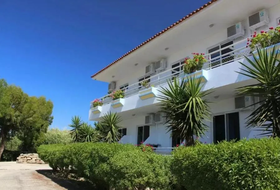 Asterias Bay Hotel: another view