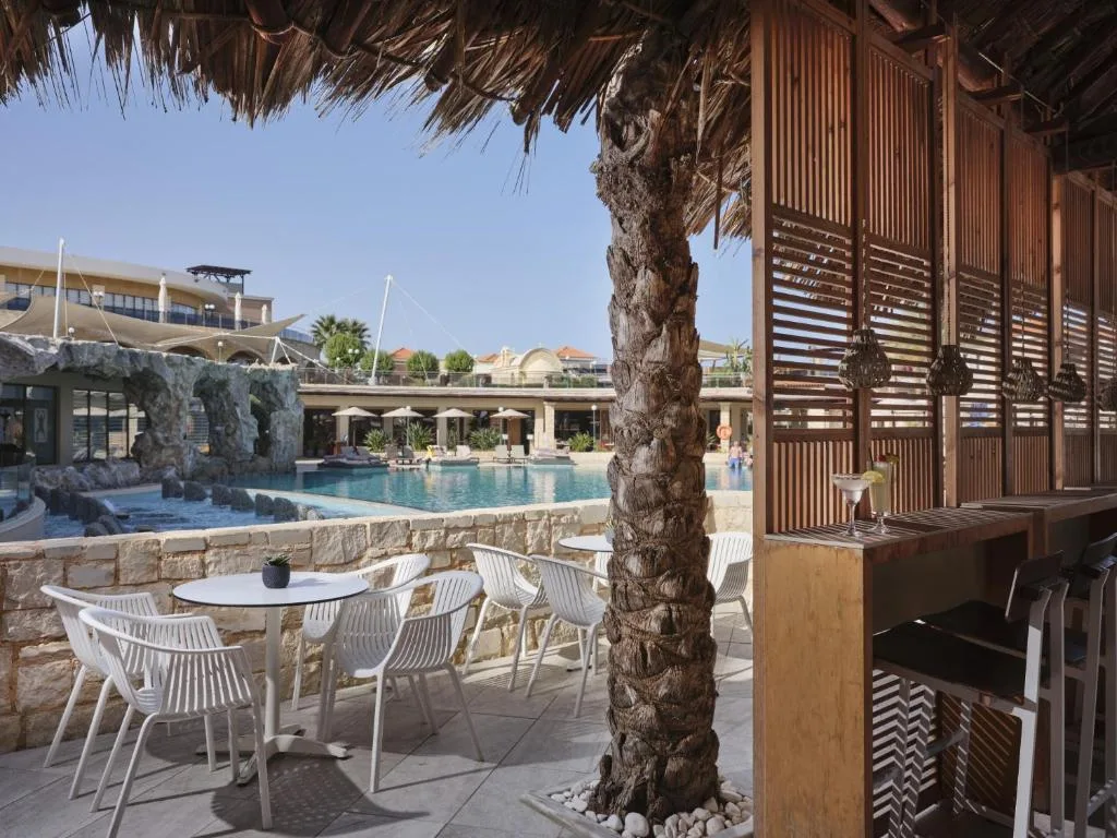 Atlantica Caldera Palace: another view