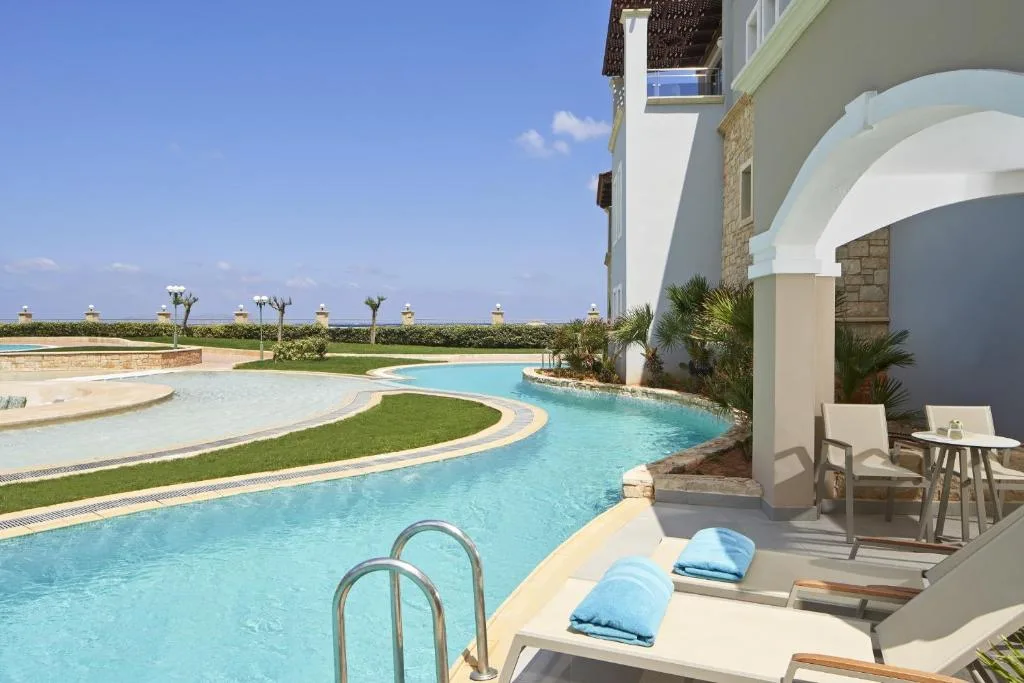 Atlantica Caldera Palace: another view