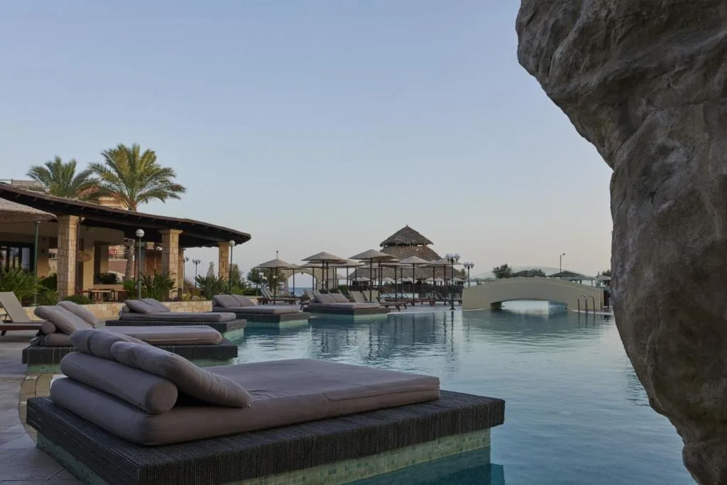 Atlantica Caldera Palace: another view
