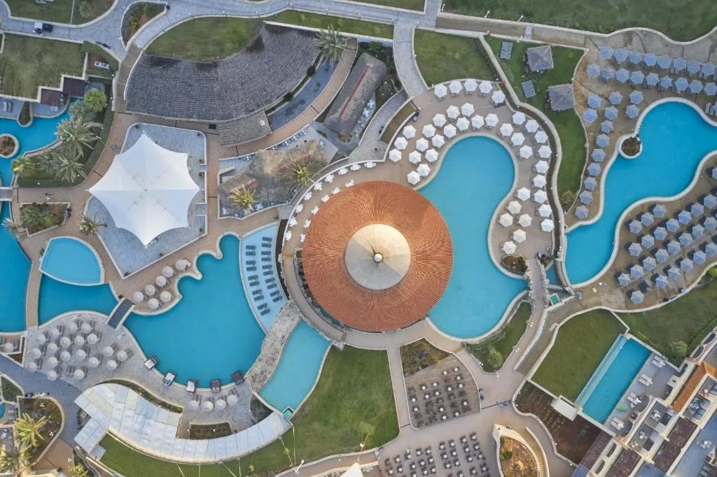 Atlantica Caldera Palace: another view