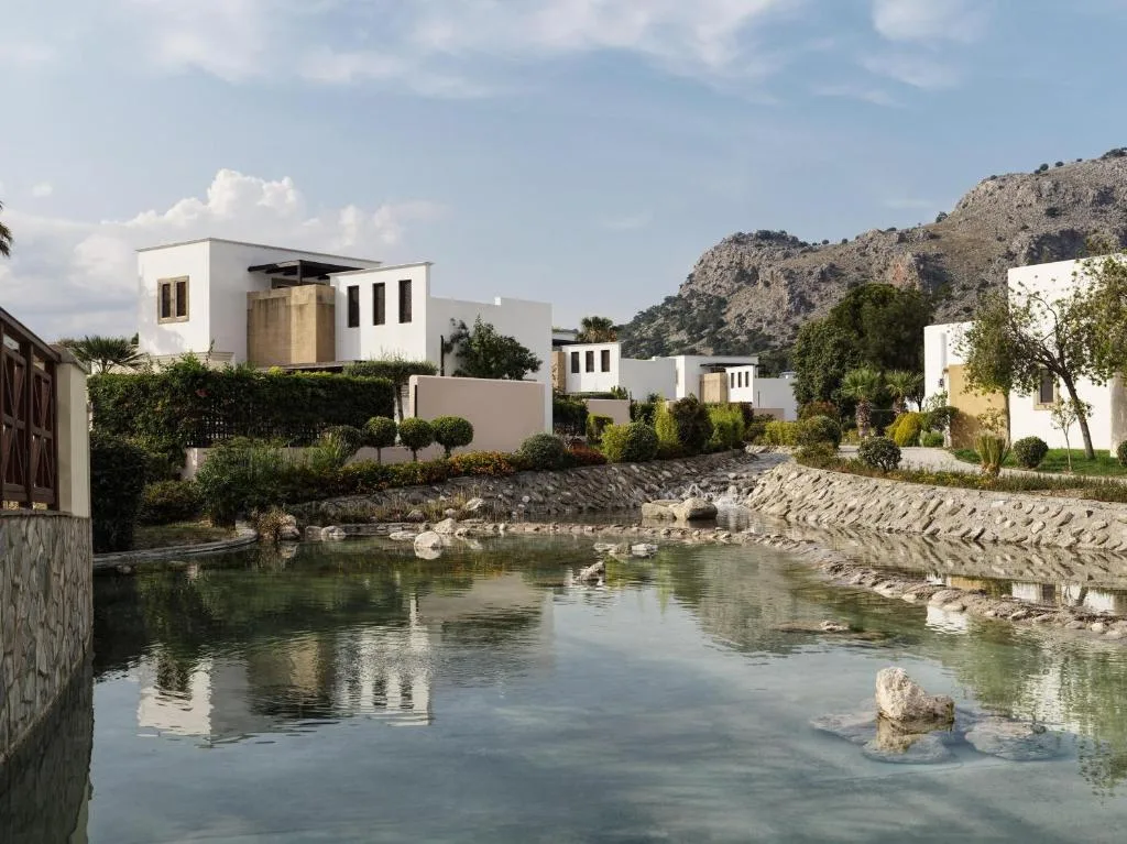 Aulus Lindos Rhodes, Curio Collection by Hilton: another view