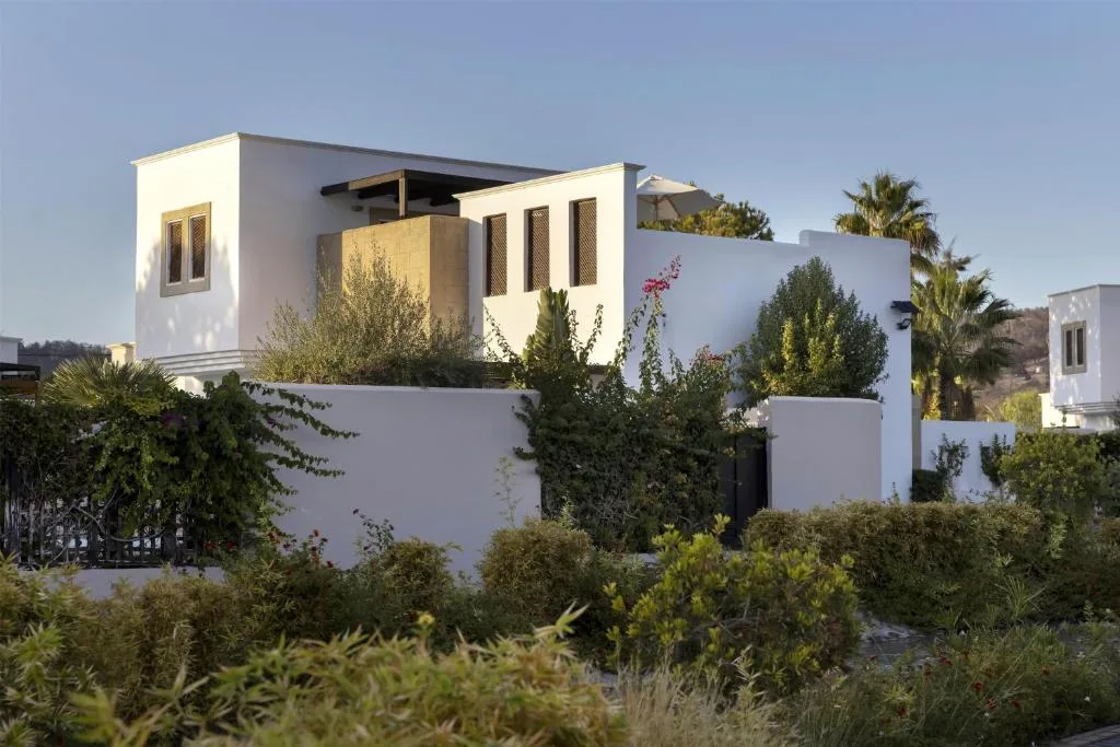 Aulus Lindos Rhodes, Curio Collection by Hilton: another view