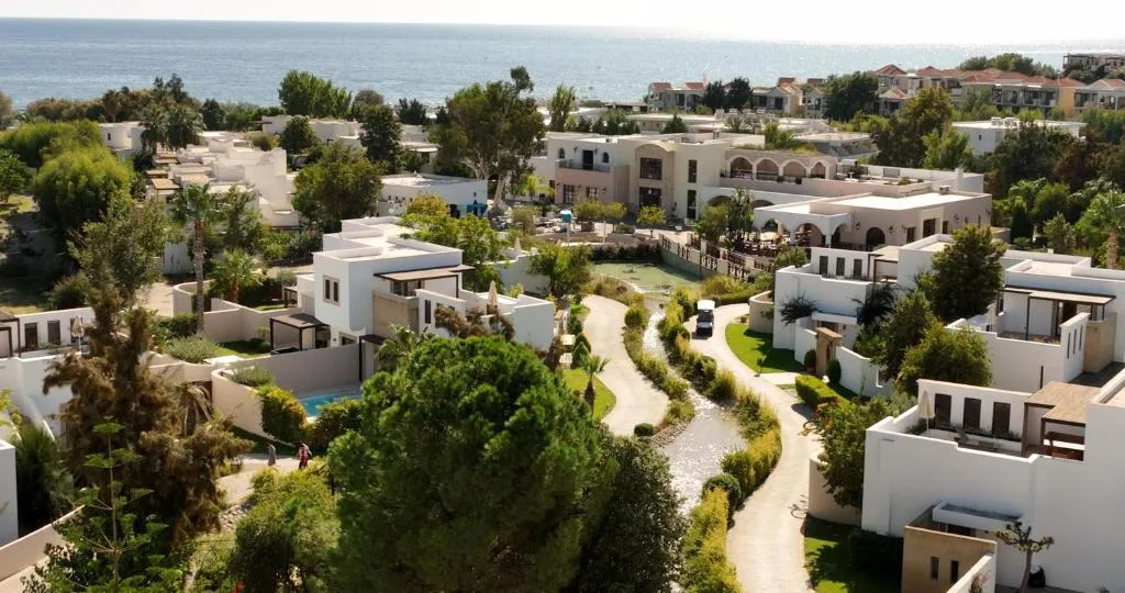 Aulus Lindos Rhodes, Curio Collection by Hilton: another view