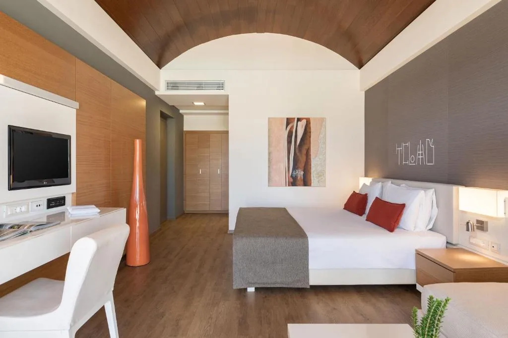 Avra Imperial Hotel: another view