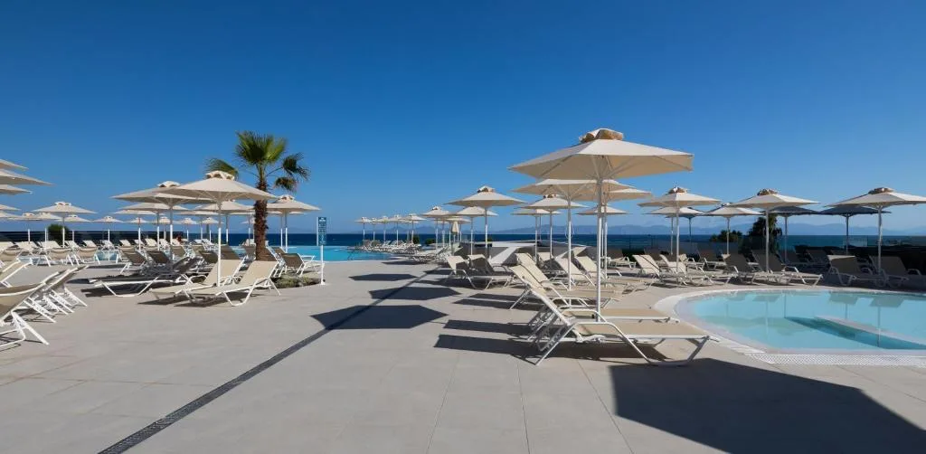 Belair Beach Hotel: another view