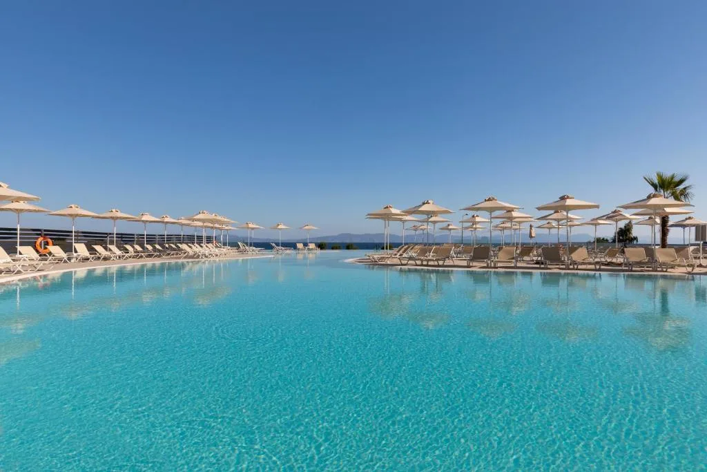 Belair Beach Hotel: another view