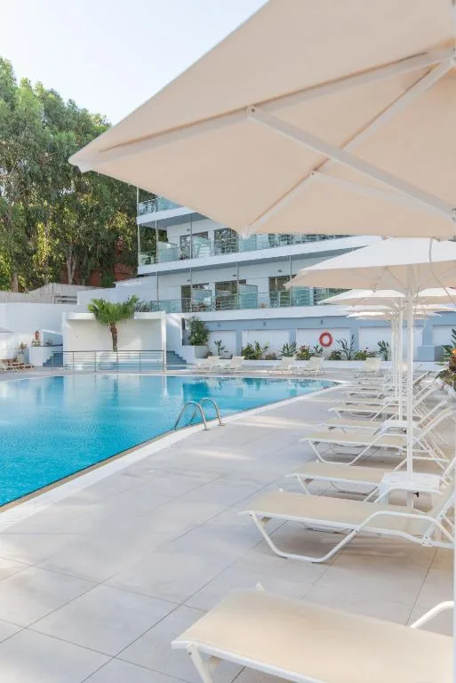 Belair Beach Hotel: another view
