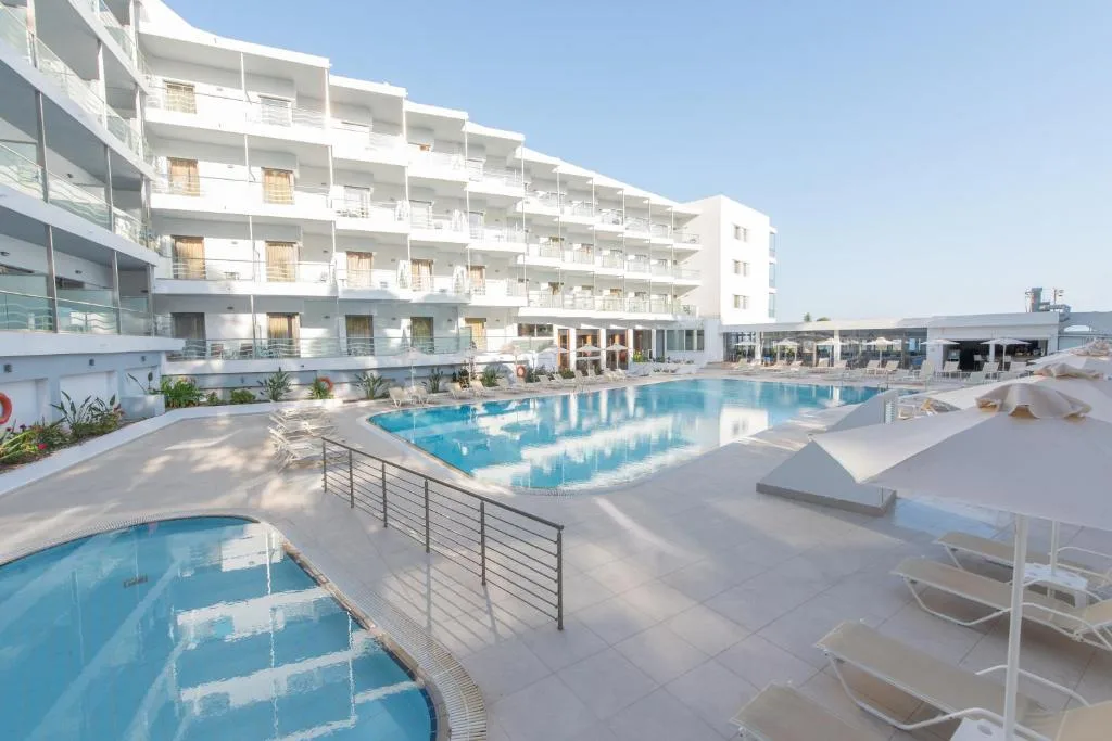 Belair Beach Hotel: another view
