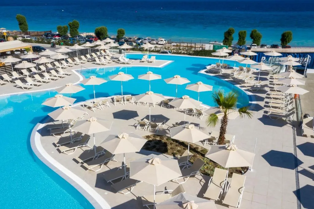 Belair Beach Hotel: another view