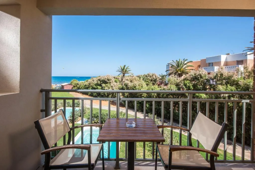 Bella Beach Hotel: another view