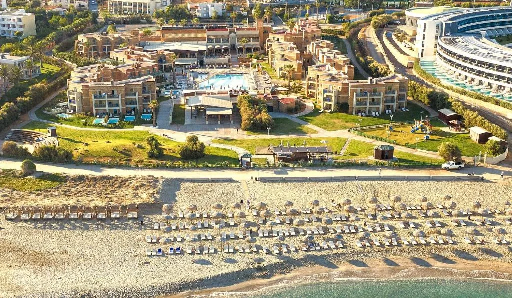 Bella Beach Hotel: another view