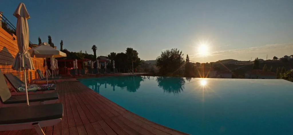 Belvedere Aeolis Hotel: another view