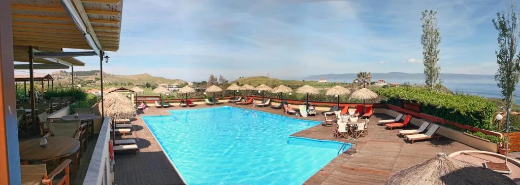 Belvedere Aeolis Hotel: another view