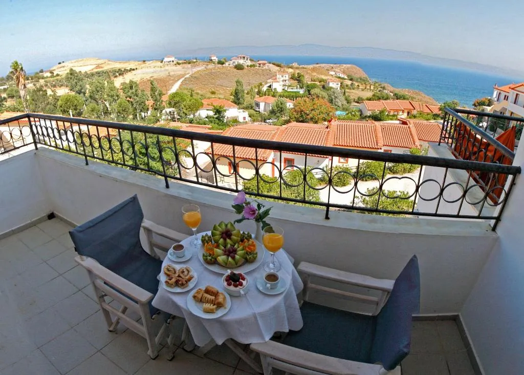 Belvedere Aeolis Hotel: another view