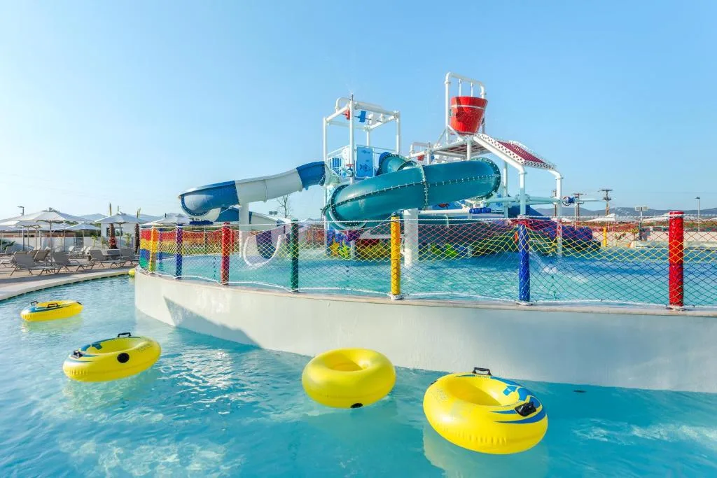 Blue Lagoon Queen: another view