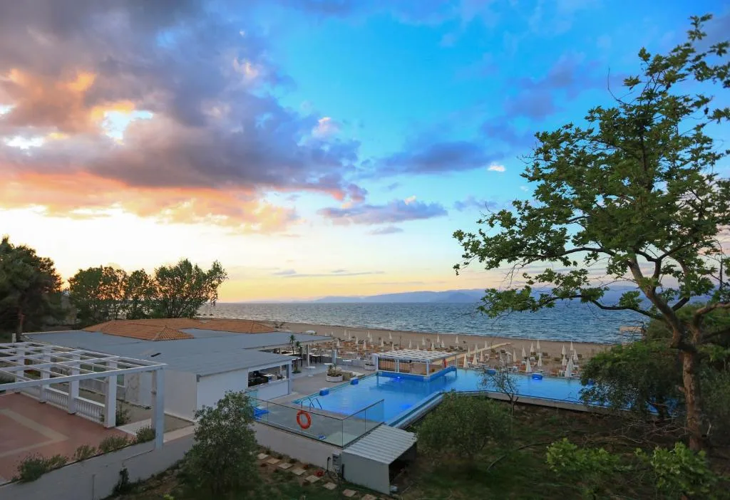 Cavomarina Beach: another view