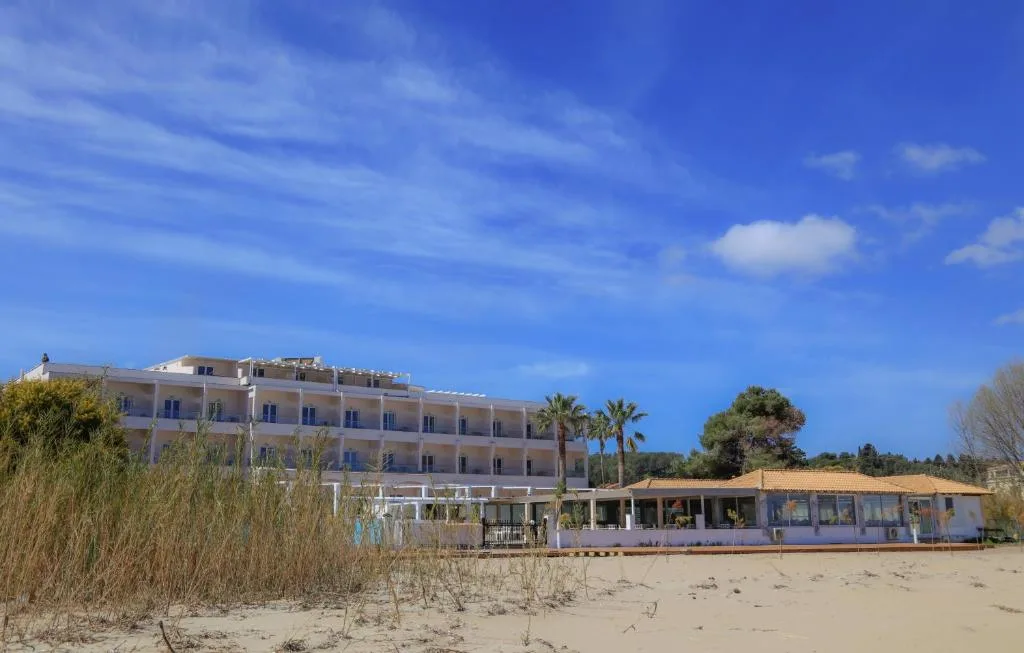 Cavomarina Beach: another view