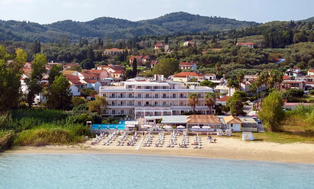 Cavomarina Beach: another view