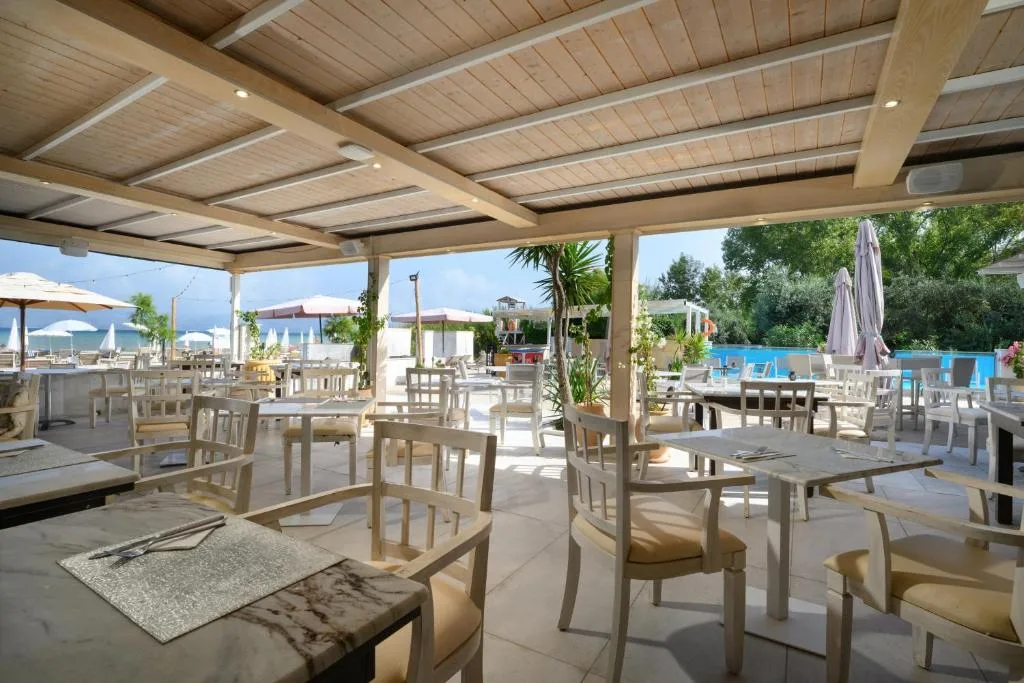 Cavomarina Beach: another view