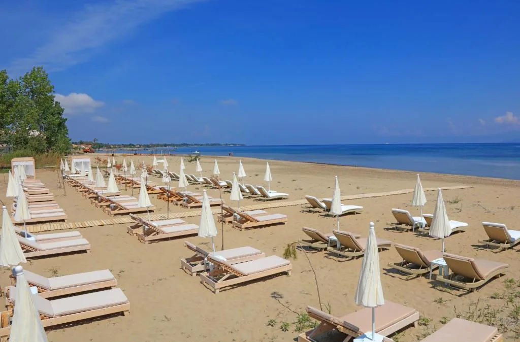 Cavomarina Beach: another view