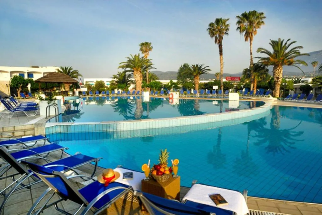 Comer Kinetta Beach: another view